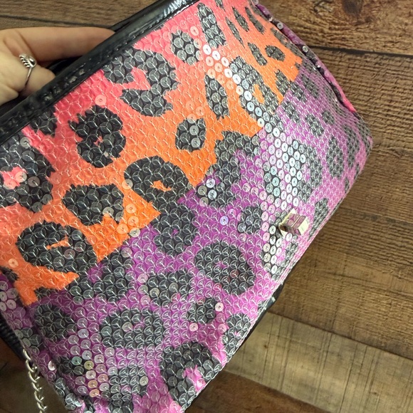 Betsey Johnson Ombré Sequined Leopard Print Chain Shoulder/Crossbody Bag - Picture 4 of 11